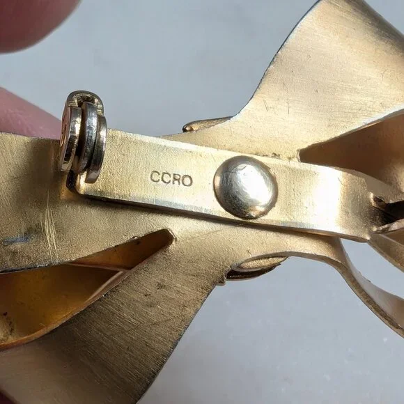 Coro Vintage Golden Bow Brooch - Picture 4 of 8